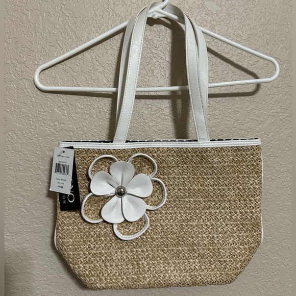 Bueno Weave Flower Tote - Picture 1 of 5